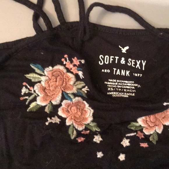 🥳 5 for $25🥳 American Eagle Floral Tank - Picture 3 of 4